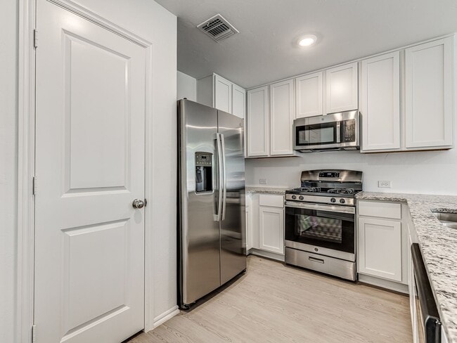 Building Photo - Brand New Home + Edmond Schools + 4 bedroo...