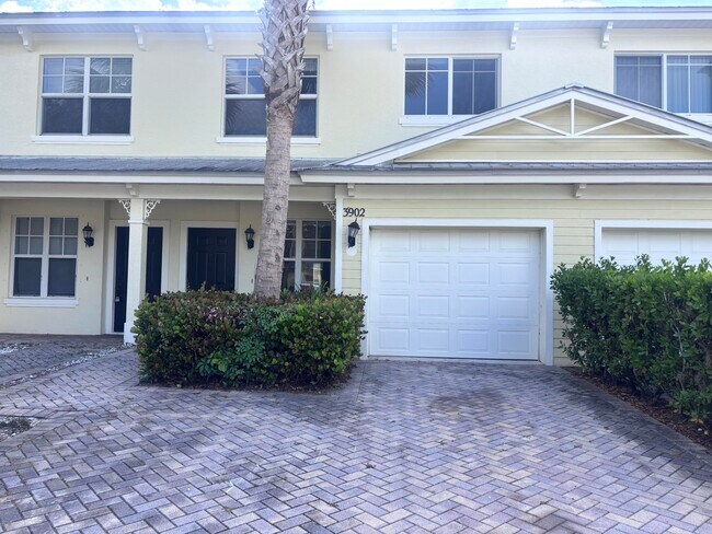 Building Photo - 3902 Sabal Way