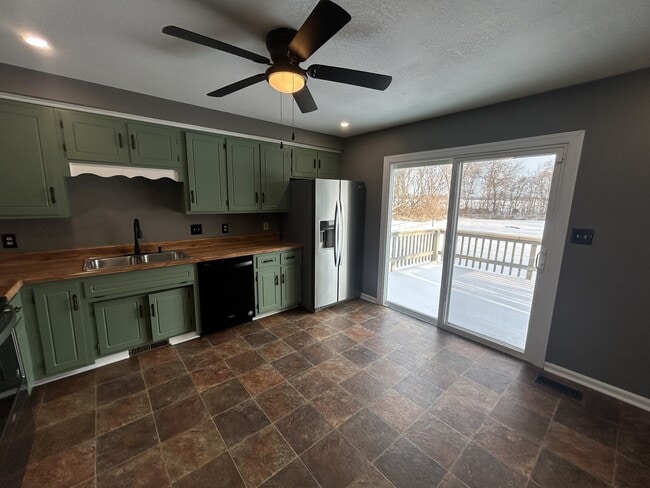 Building Photo - 3423 Minor Dr