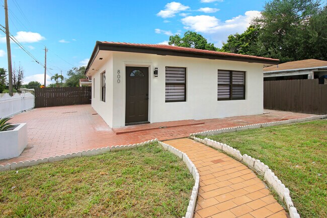 Building Photo - 800 NW 101st St