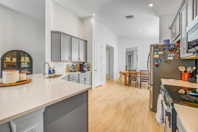 Building Photo - 33995 Astoria Cir