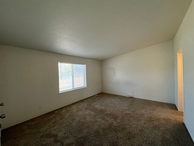 Building Photo - 1404 River Run Ln