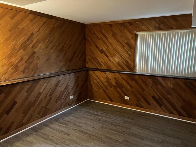 Building Photo - 5623 Santa Barbara Dr