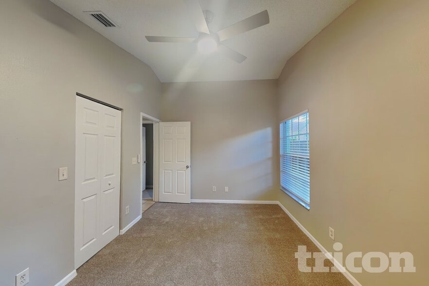 Building Photo - 682 Channing Dr