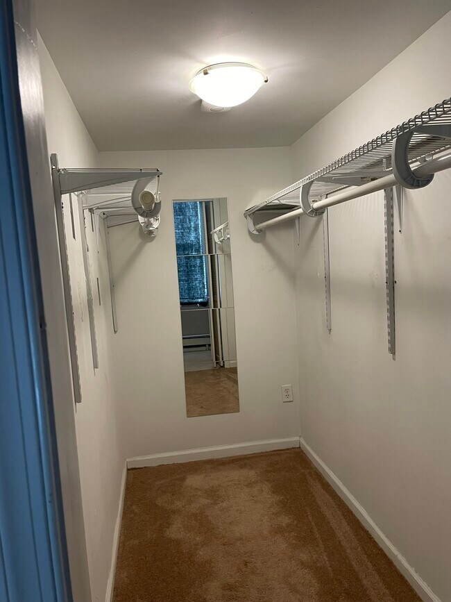 Building Photo - 684 85th St