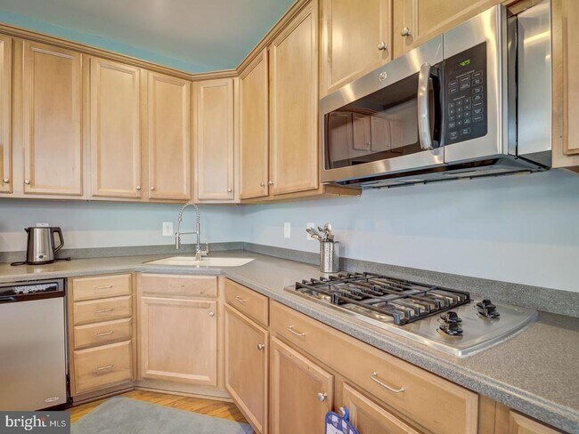 Building Photo - 8410 Chaucer House Ct