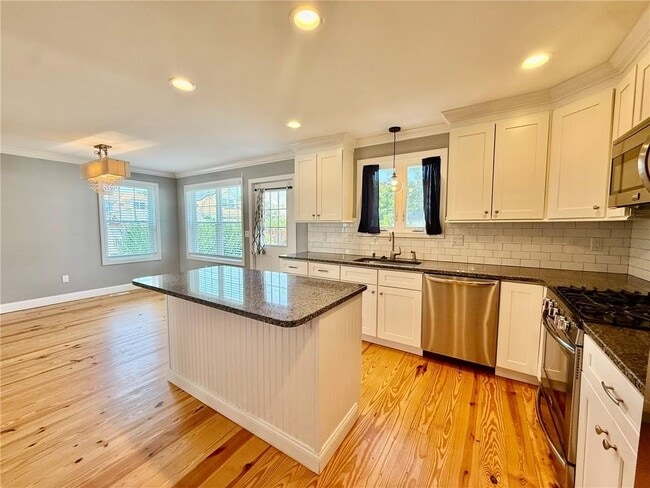 Building Photo - 52 Bedlow Ave