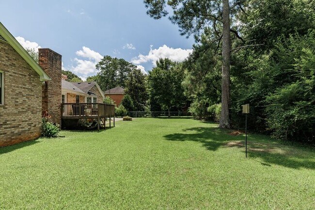 Building Photo - 225 Lost Tree Trail