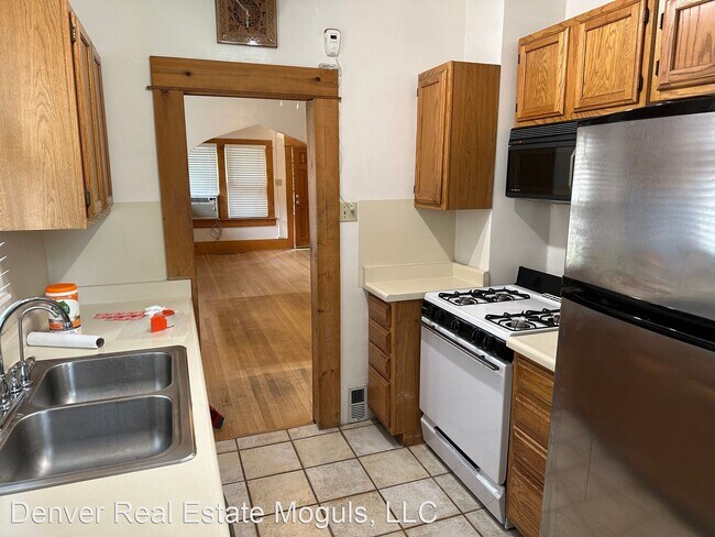 Building Photo - 3 br, 2 bath House - 1034 S. Corona St.