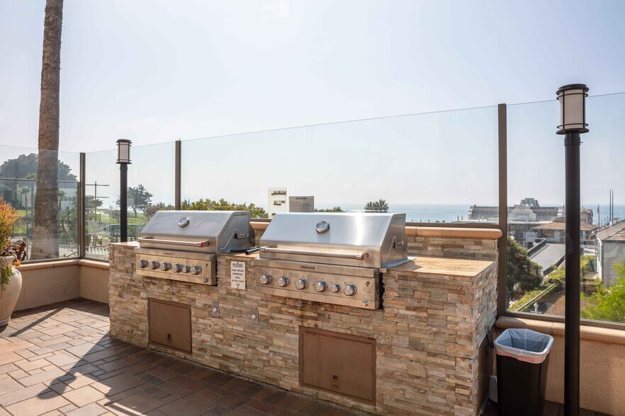 Building Photo - 640 The Village