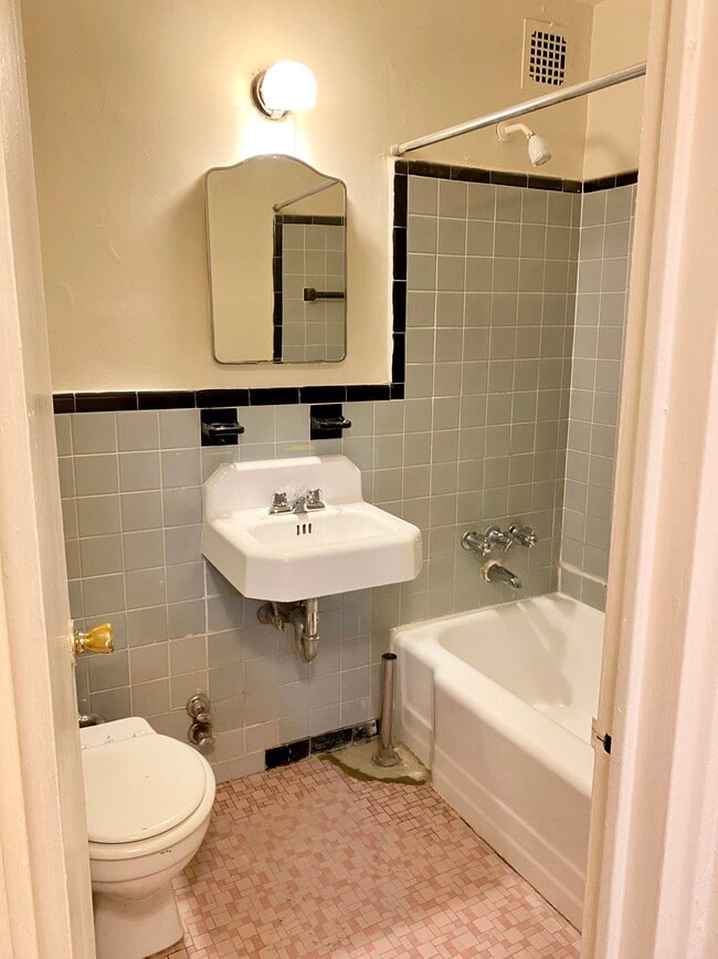 Building Photo - 315 Ovington Ave