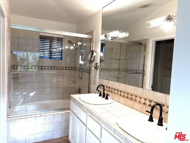 Building Photo - 247 St Croix Ct