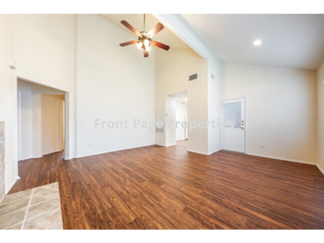 Building Photo - 1304 Danbury Sq