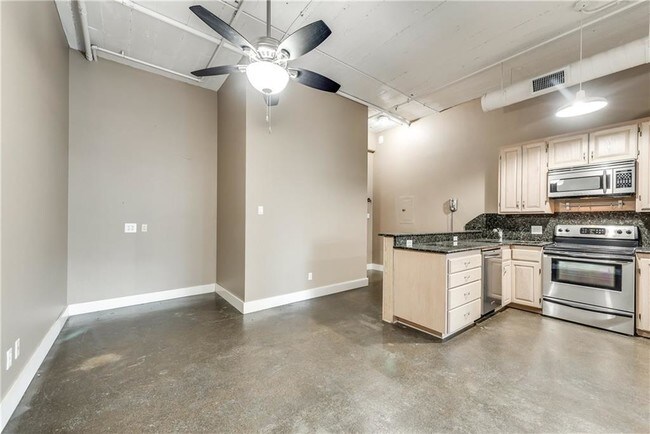 Building Photo - 2220 Canton St