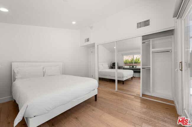 Building Photo - 20159 Hatteras St