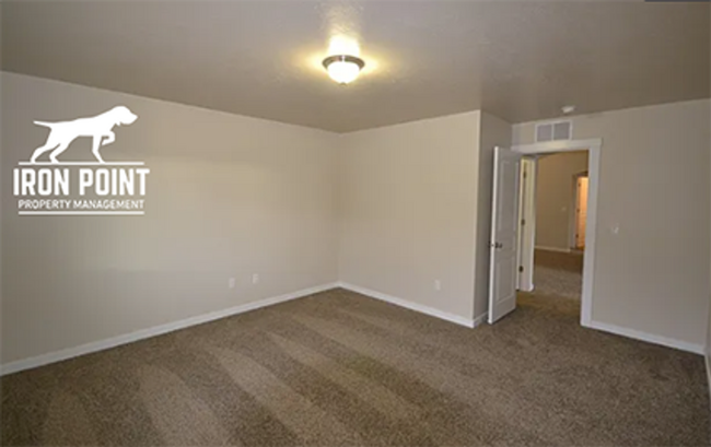 Building Photo - 3bed/2bath w/bonus room, 3 car garage, spl...