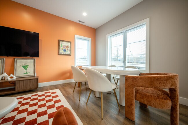 Building Photo - 601 E Miller Dr