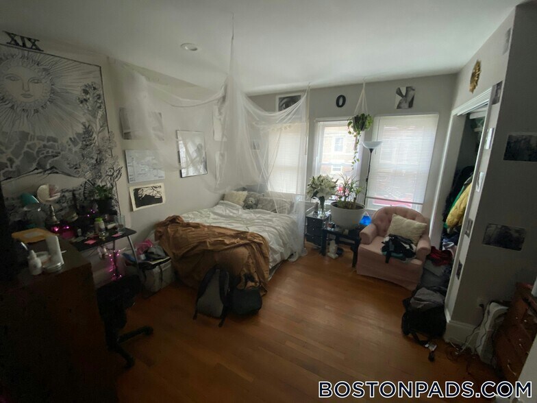 Building Photo - 34 Long Ave