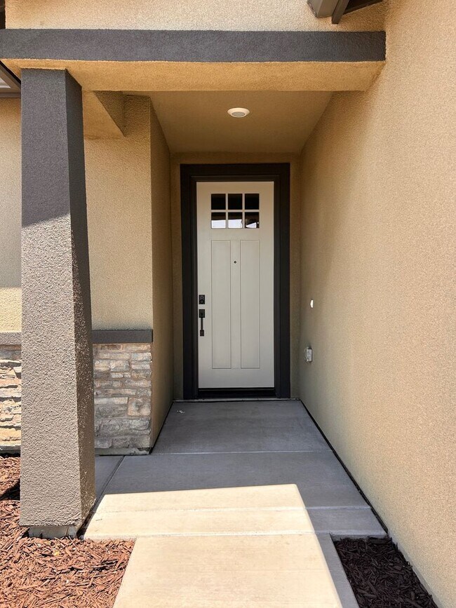 Building Photo - Beautiful Brand New home for rent in Visalia!