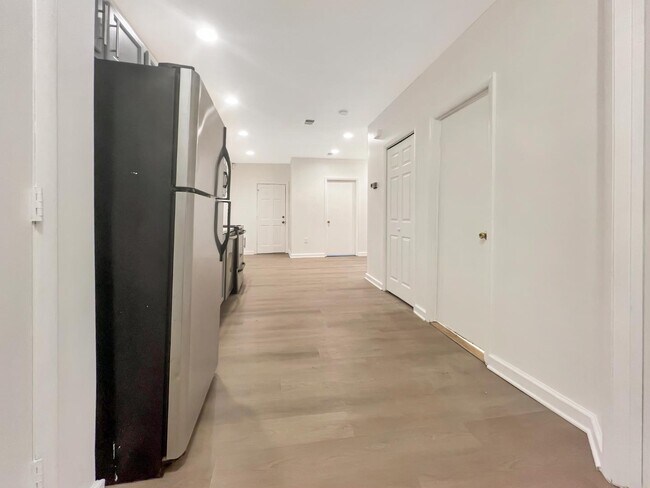 Building Photo - 1717 Trinidad Ave NE