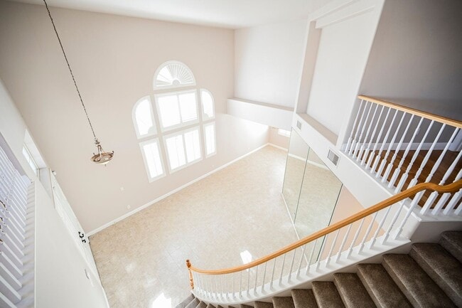 Building Photo - Beautiful Home in a Gated Community