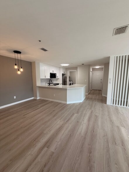 Building Photo - 4002 Crockers Lake Blvd