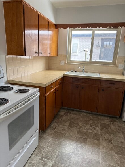 Building Photo - 4605 Otis St