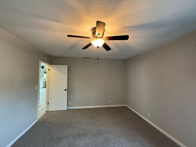 Building Photo - Apple Valley Home in Sitting Bull District