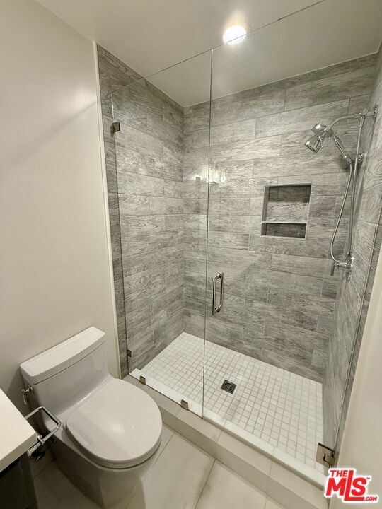 Building Photo - 853 Larrabee St