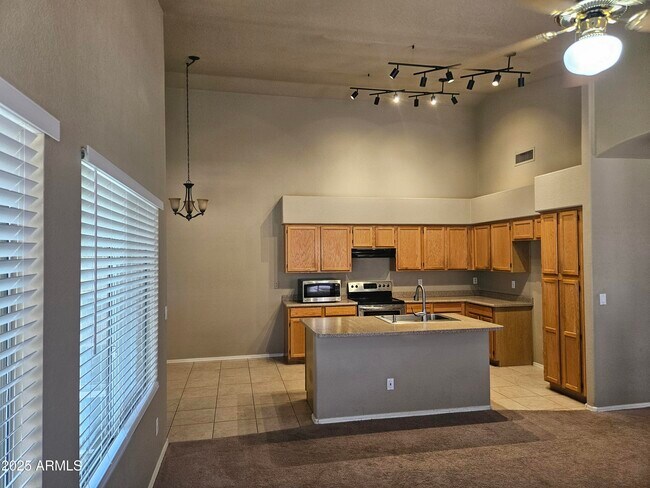 Building Photo - 1283 E Tradewind Dr