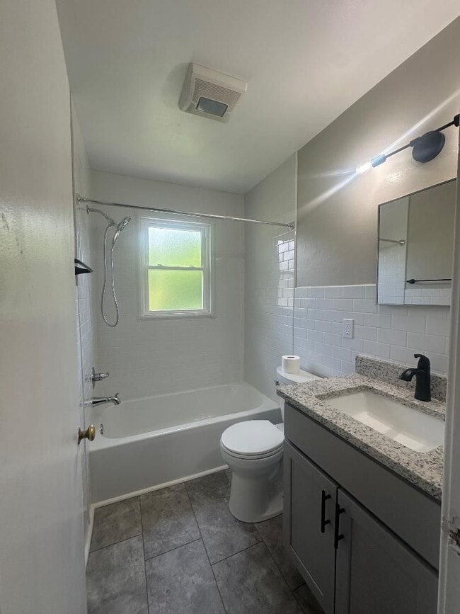 Building Photo - SW City Duplex!