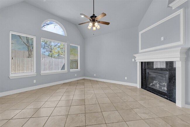 Building Photo - 5738 Ariel St