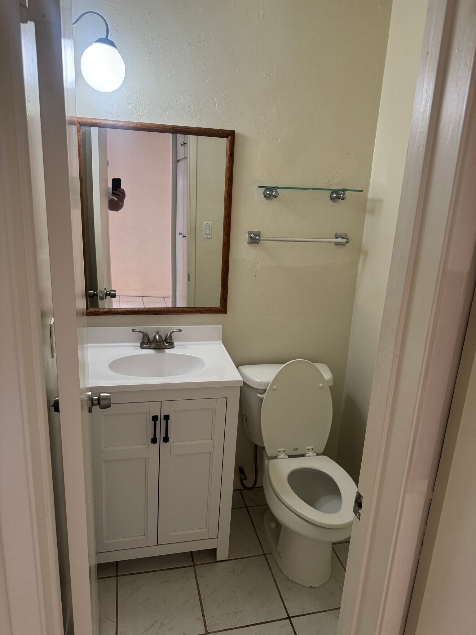 guest bath - 2014 Nelson Ave
