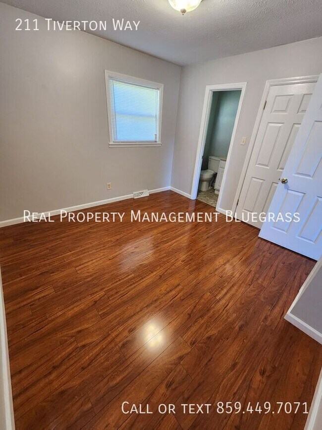 Building Photo - 211 E Tiverton Way