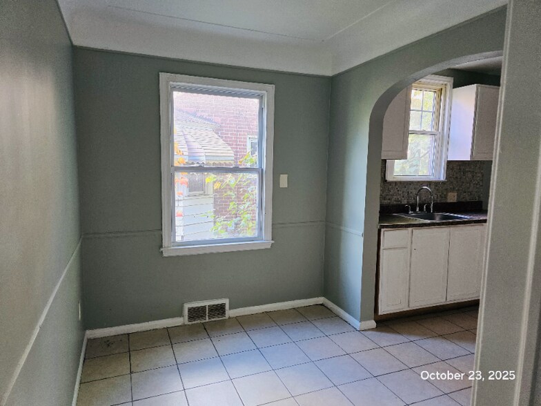 Building Photo - 11466 Somerset Ave