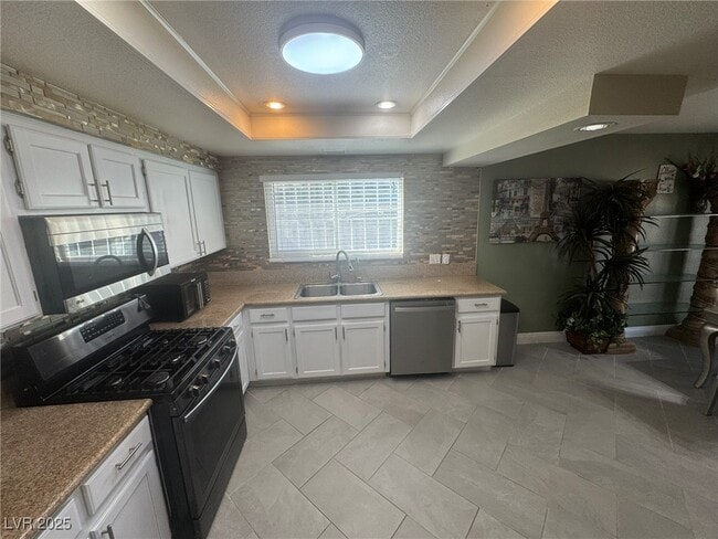 Building Photo - 6224 Miraloma St