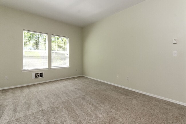 Building Photo - Low maintenance condo living in DuPont