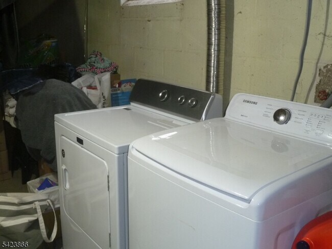 Building Photo - 72 Kennedy Rd