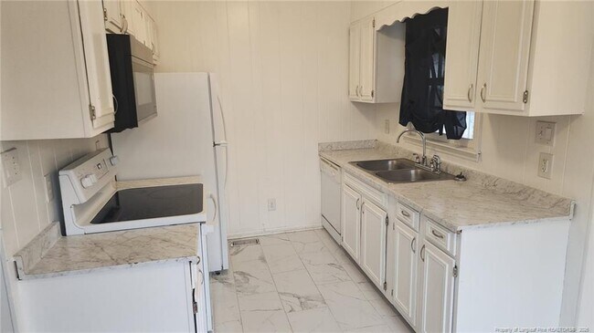 Building Photo - 2135 Quailridge Dr