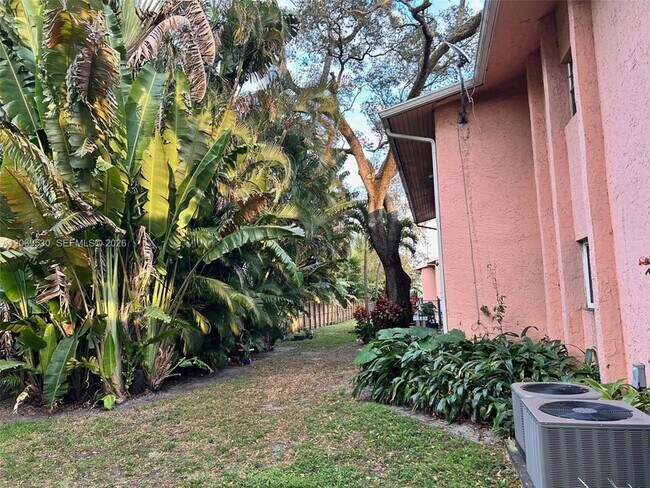 Building Photo - 815 SW 30th St