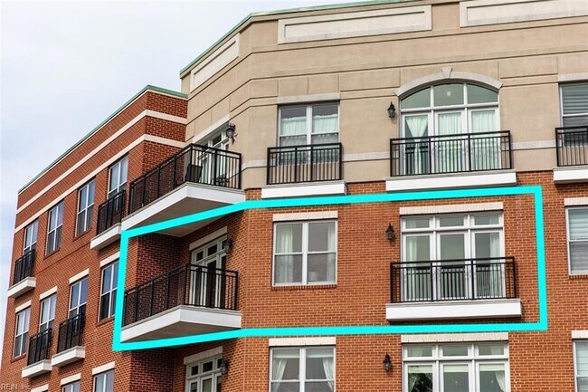 Building Photo - 670 Town Center Dr