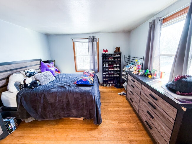 Building Photo - 4932 Sutton Ln