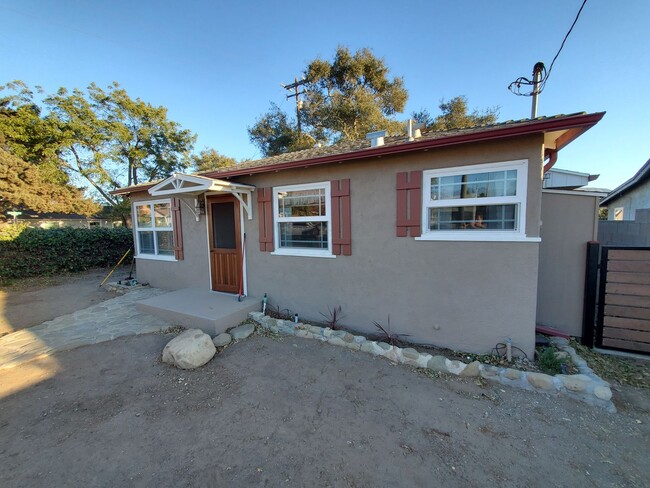 Building Photo - Remodeled 2-bedroom 1 bath plus Bonus Room...