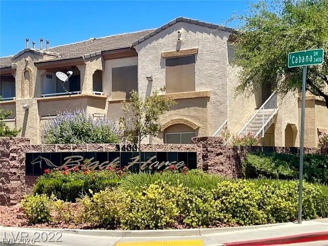 Building Photo - 3400 Cabana Dr