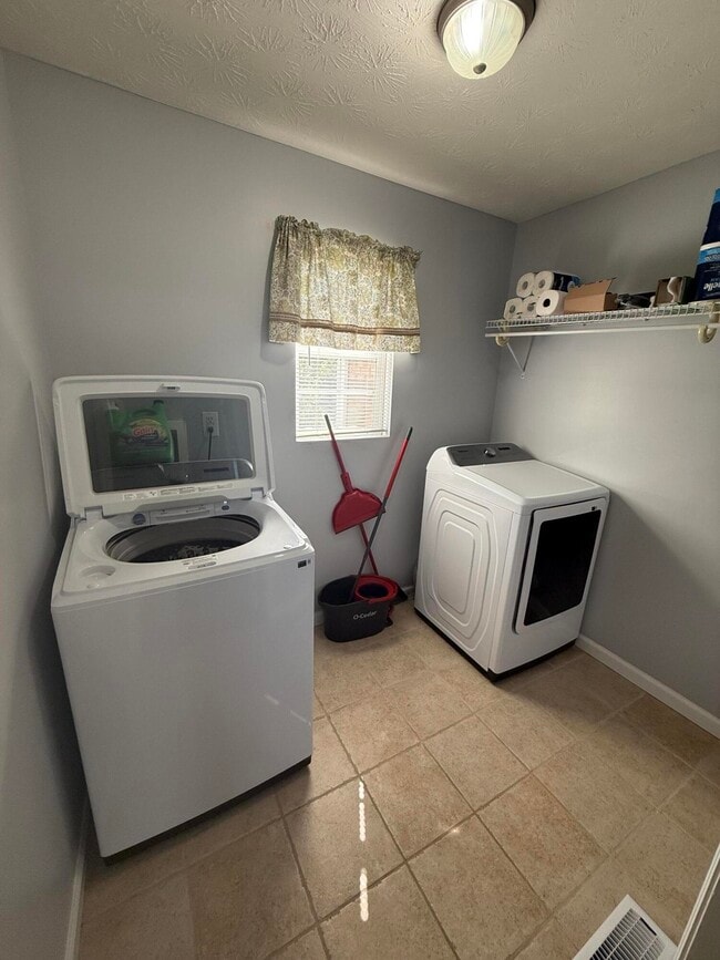 Building Photo - 426 Bryants Way
