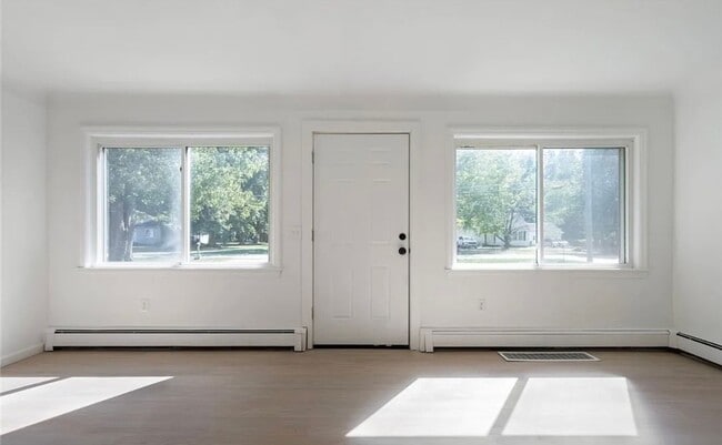 Building Photo - Beautiful 3 Bedroom Mentor Home