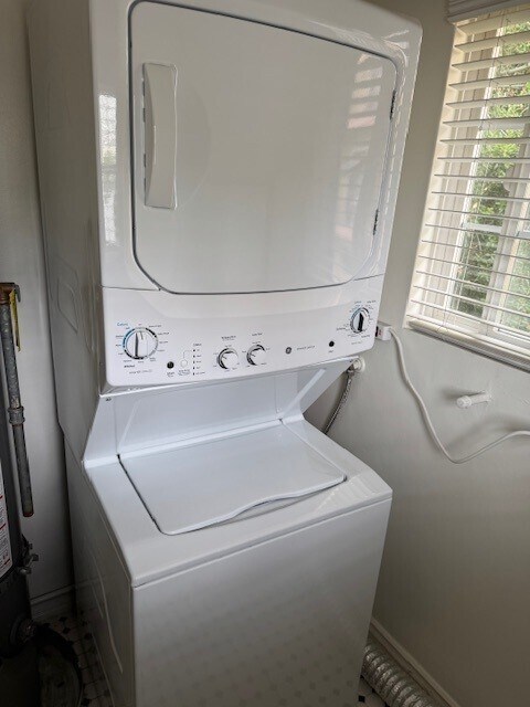 Washer & Dryer Unit - 314 N Kenwood St
