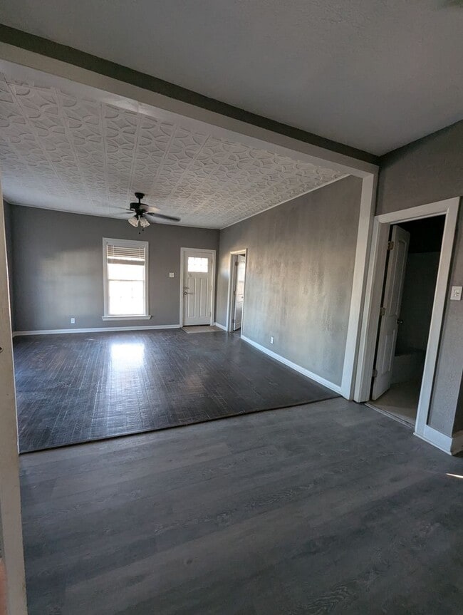 Building Photo - 3 Bed/1 Bath - Now Available In Columbus KS!