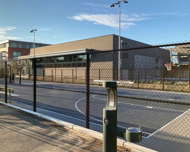 Building Photo - 148 Berkshire St