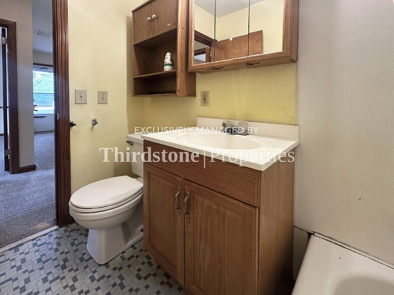 Building Photo - 1727 Lindsey Rd